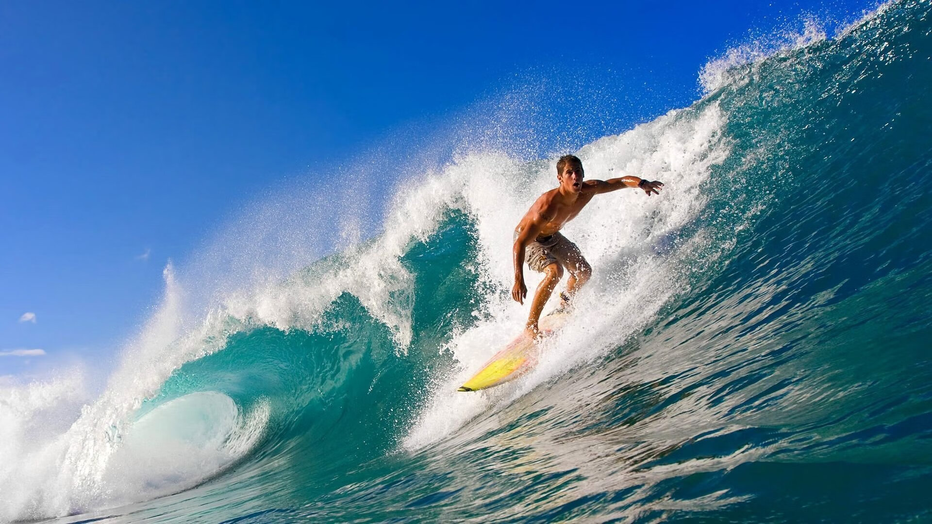 宿敌的黄昏，当红牛战车碾过绿茵，阿隆索在孤独中加冕